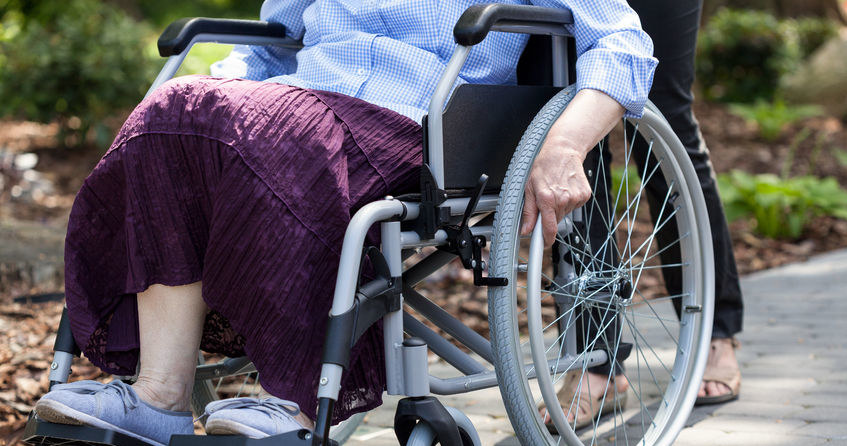 Opiekunki na zastępstwo najczęściej poszukuje rodzina, rzadziej osoba, która aktualnie sprawuje opiekę /123RF/PICSEL