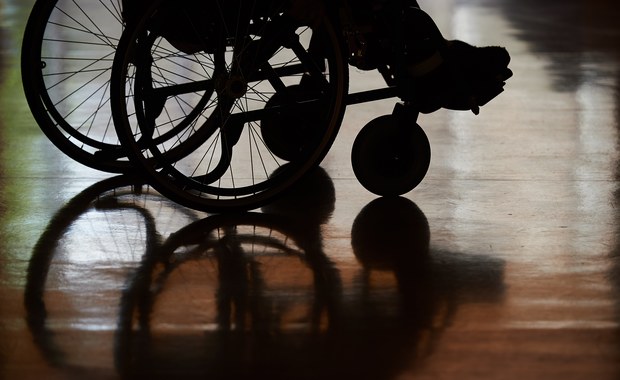 Opiekunowie dorosłych osób niepełnosprawnych upominają się o swoje prawa. "Czujemy się oszukani"