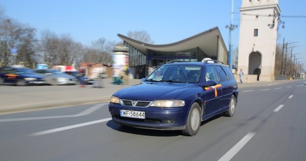 Opisywany egzemplarz jest bezwypadkowy. Oryginalna atrapa została uszkodzona w garażu – zastąpiła ją inna z Vauxhalla – jest tańsza od oryginalnej. /Motor