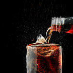 Opłata cukrowa przerzucona przez producentów napojów słodzonych na konsumentów - CMR