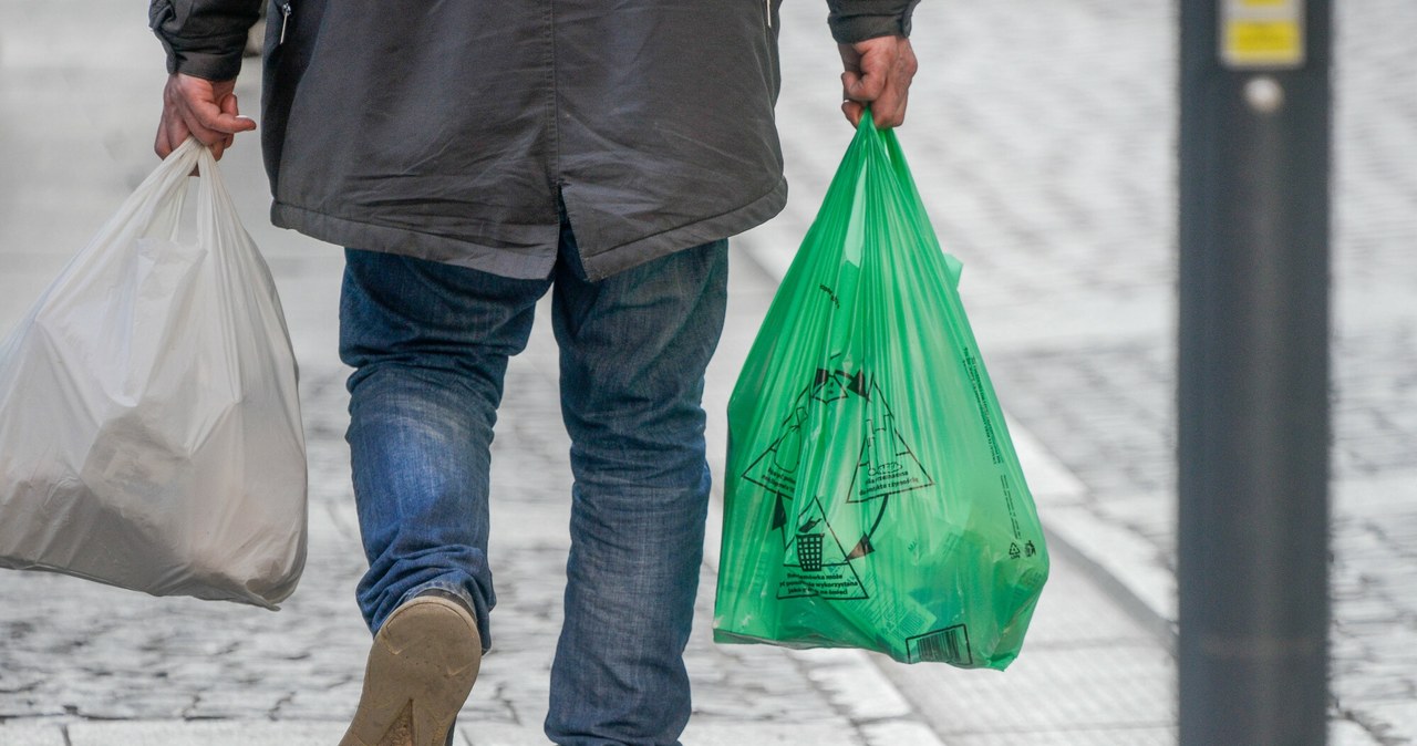 Opłata recyklingowa przynosi zyski /Piotr Kamionka/REPORTER /Reporter