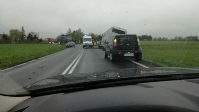 Opolszczyzna: Autobus z dziećmi zderzył się z osobówką, 1 osoba nie żyje