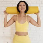 Oponka zniknie, plecy przestaną boleć. Pomoże proste ćwiczenie pilates przy ścianie 