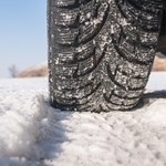 Opony zimowe czy całoroczne? Niemiecki test wygrała opona z Polski