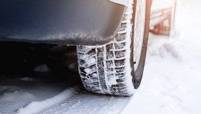 ​Opony zimowe. Czy grozi nam mandat? Co mówi prawo?