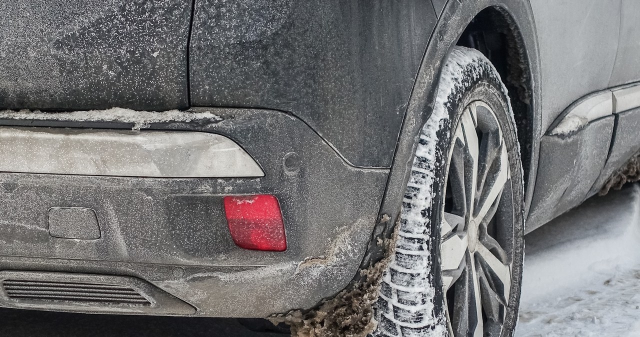 Opony zimowe do suvów i crossoverów w rozmiarze 215/55 R17. ADAC wybrało najlepsze /Getty Images