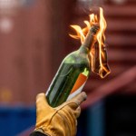 Opór Ukraińców. MSW wzywa do robienia koktajli Mołotowa