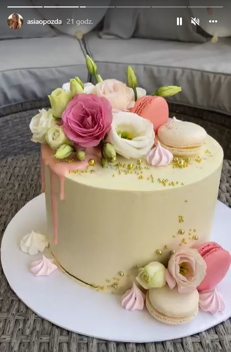Opozda pokazała tort urodzinowy /Instagram