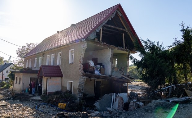 Opóźnienia w płatnościach, brak dokumentów. Powodzianie zgłaszają problemy 