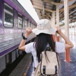 Opóźniony pociąg i potworny upał? Oto gadżety, które uratują twoją podróż