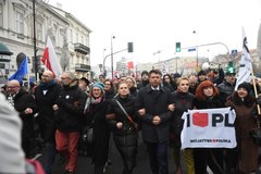 Opozycja i KOD protestują w Warszawie