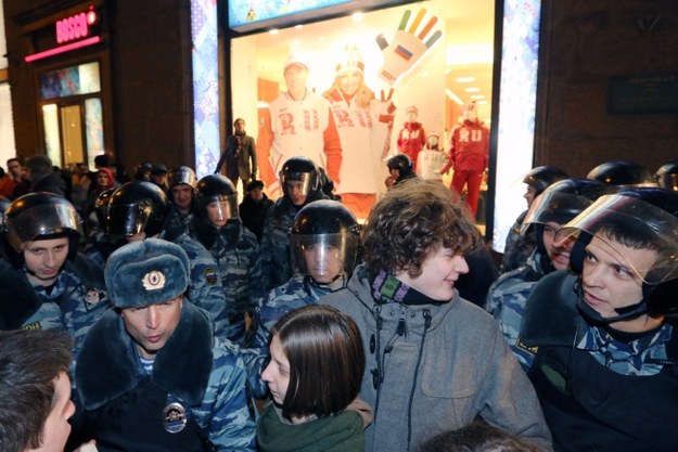 Opozycjoniści chcieli zaprotestować przeciwko skazaniu przez Sąd Rejonowy w Moskwie ośmiorga swoich kolegów na kary od 2,5 do 4 lat łagru /SERGEI CHIRIKOV /PAP/EPA