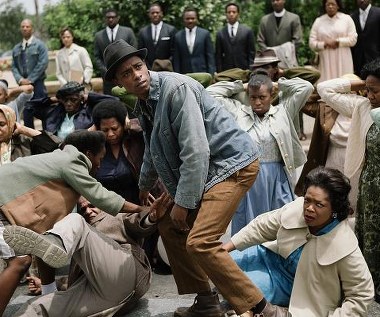 Oprah Winfrey w scenie z filmu "Selma"