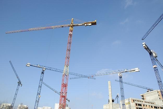 Oprócz centrów handlowych budują się u nas setki hipermarketów, supermarketów, sieciowych dyskontów /&copy; Bauer