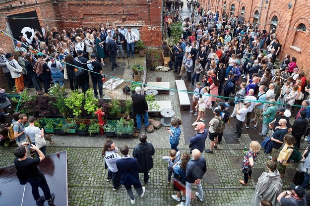 Oprowadzania kuratorskie gromadzą tłumy zwiedzających /Łukasz Szeląg /Materiały prasowe