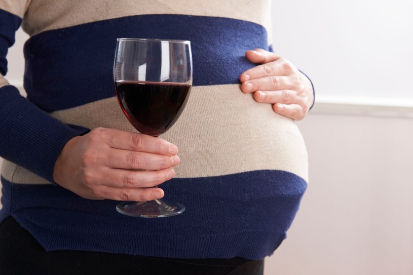 Opublikowano wyniki dotyczące picia alkoholu przez kobiety w ciąży /123RF/PICSEL