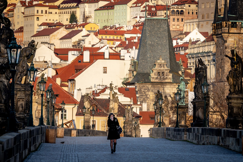Opustoszały Most Karola w Pradze, Czechy /Lukas Kabon/Anadolu Agency /Getty Images