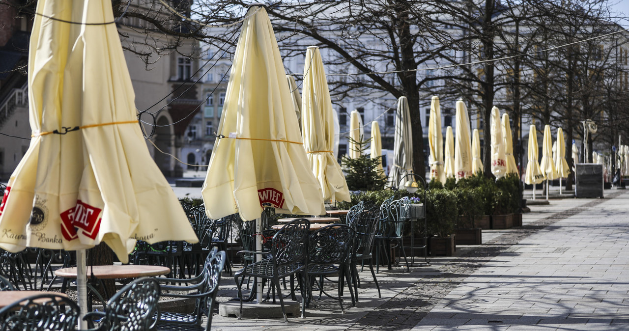 Opustoszały Rynek Główny w Krakowie w czasie epidemii koronawirusa /Beata Zawrzel /Reporter