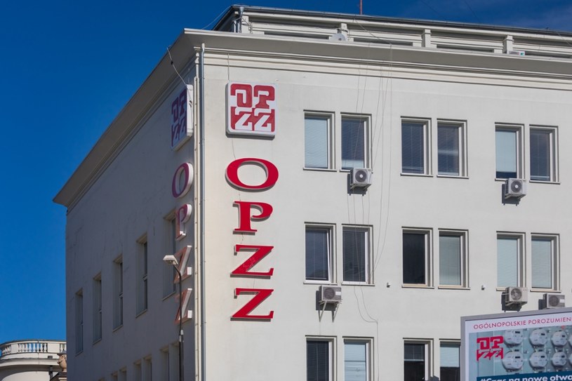 OPZZ: Rząd zapomniał o ochronie pracowników / Arkadiusz Ziolek /East News