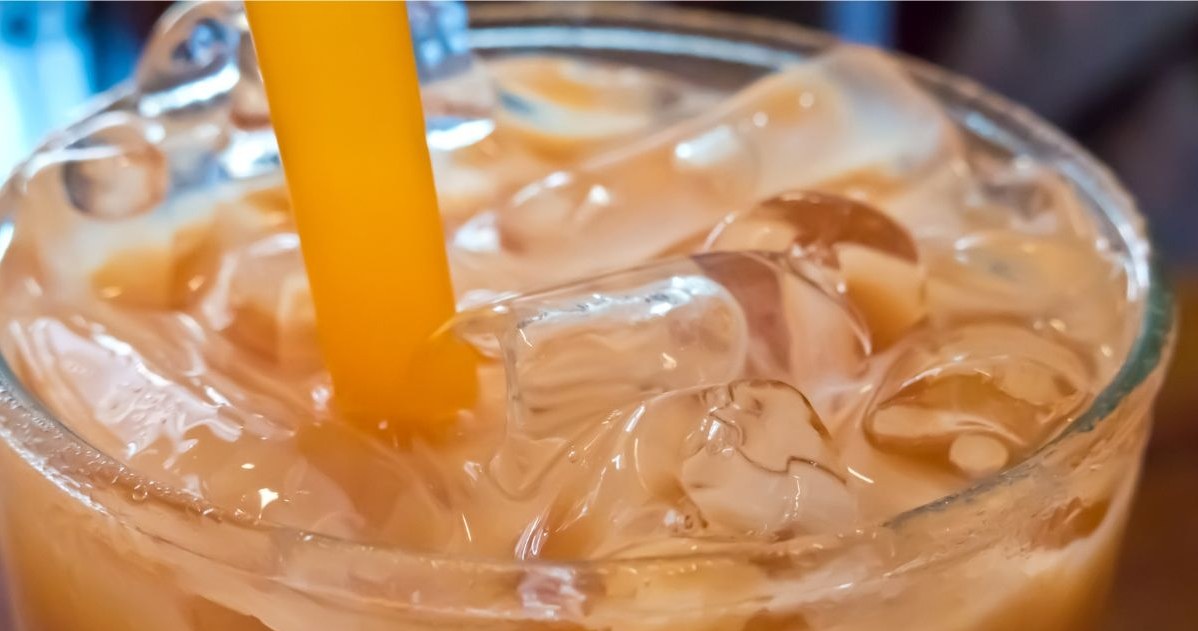 Orange espresso to połączenie mocnej, czarnej kawy z orzeźwiającym sokiem pomarańczowym /123RF/PICSEL