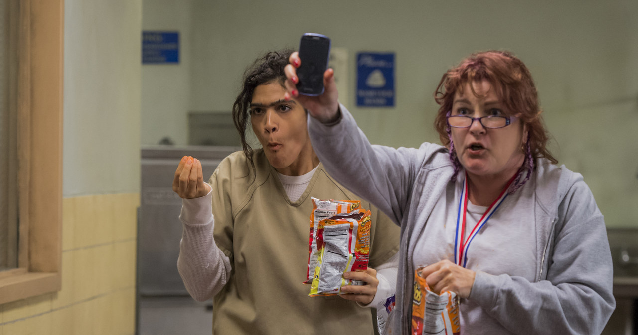 "Orange is the New Black": Laura Gomez (Flores), Kate Mulgrew (Ruda) /JoJo Whilden/Netflix /materiały prasowe