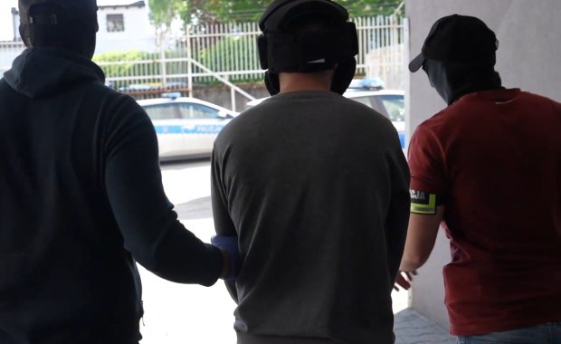 ​"Ordynarny w kontaktach z kobietami, ludzie bali się go". Funkcjonariusze SW o nożowniku z Krakowa