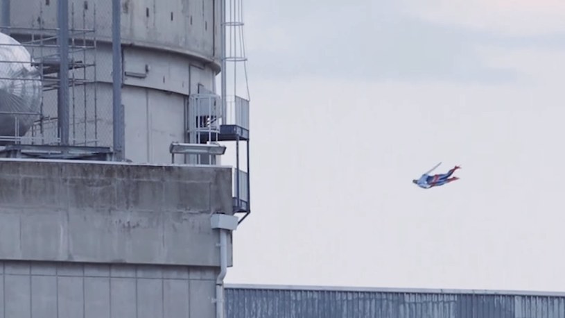 Organizacja Greenpeace rozbiła drona o budynek elektrowni jądrowej we Francji /Geekweek