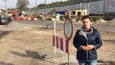 Organizacja ruchu przy budowie uniemożliwiła dojazd do posesji. "Jesteśmy odcięci od świata"