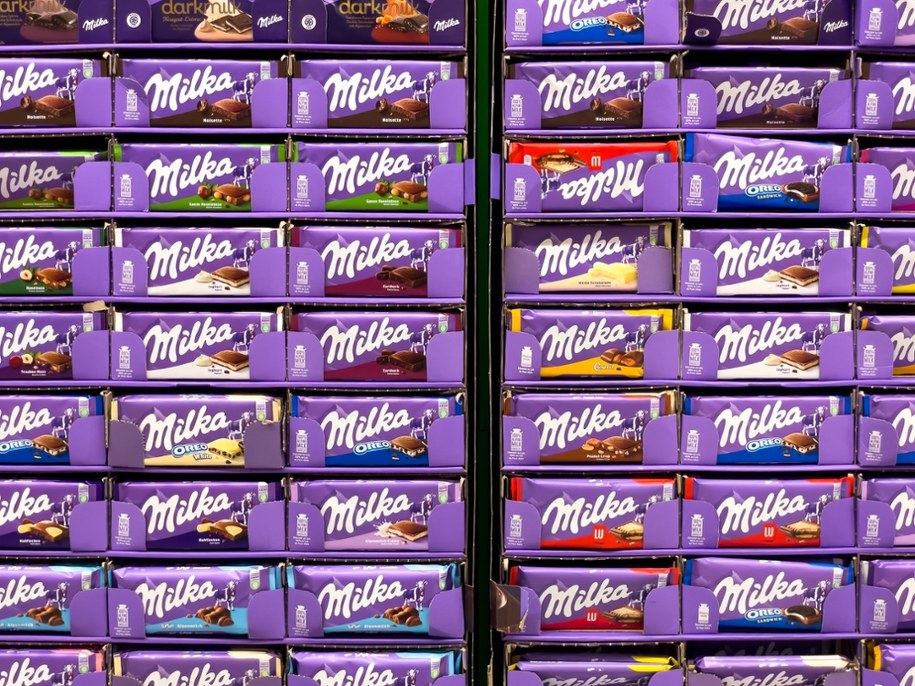 Organizacje konsumenckie w Niemczech pozywają producenta czekolady Milka za nieuczciwą konkurencję /Shutterstock