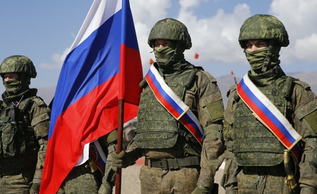 Orgie z nieletnimi, zabójstwo teścia. Były sołdat bryluje w szkołach