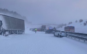 Orkan w Tatrach. Karambol 30 samochodów na słowackiej autostradzie