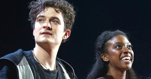 Orlando Bloom w roli Romea i Condola Rashad jako Julia / fot. Paul Zimmerman /Getty Images/Flash Press Media