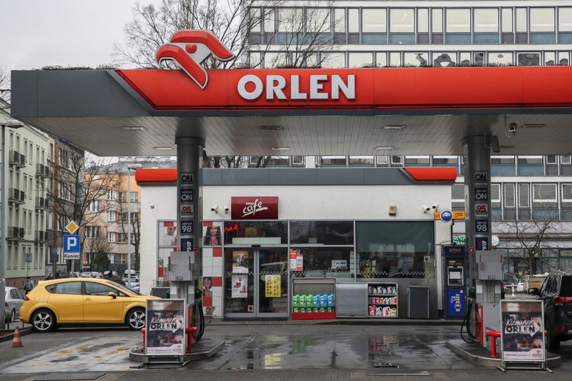 Orlen chce mieć 3,5 tys. stacji paliw w połowie 2024 roku / BEATA ZAWRZEL / NurPhoto / NurPhoto via AFP /