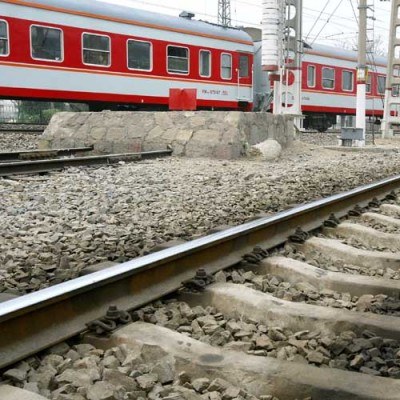 Orlen domaga się przywrócenia bezpośredniej trasy kolejowej łączącej Możejki z Rygą /AFP