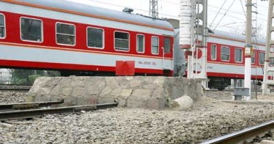 Orlen domaga się przywrócenia bezpośredniej trasy kolejowej łączącej Możejki z Rygą /AFP