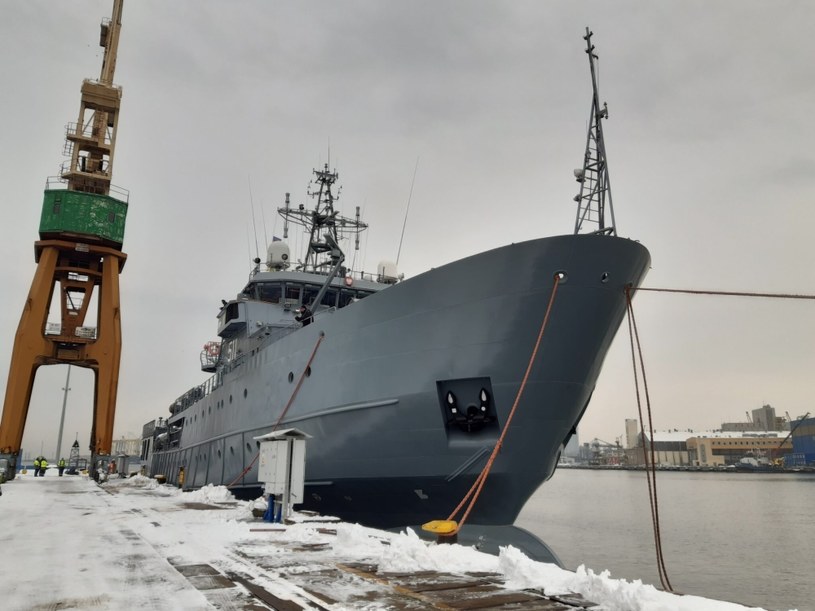 ORP Kontradmirał Xawery Czernicki przez ponad 20 lat służby przeszedł liczne remonty. Ostatni zakończył się w 2021 roku, gdy systemy okrętu poddano szerokiej cyfryzacji, zamontowano nowy system monitorowania pracy siłowni czy wymieniono ster strumieniowy.