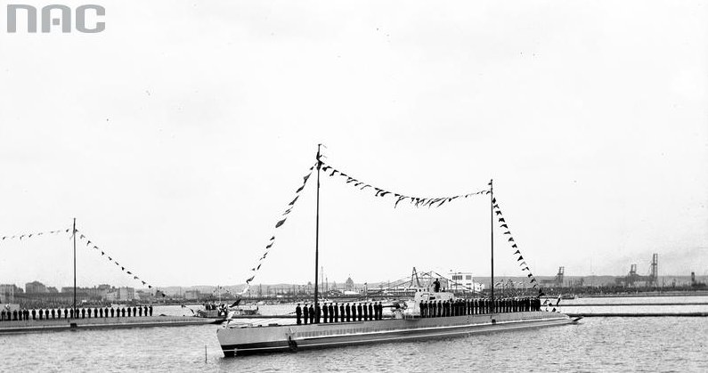 ORP "Żbik" w gali banderowej. Obchody Święta Morza w Gdyni w 1932 roku /Z archiwum Narodowego Archiwum Cyfrowego