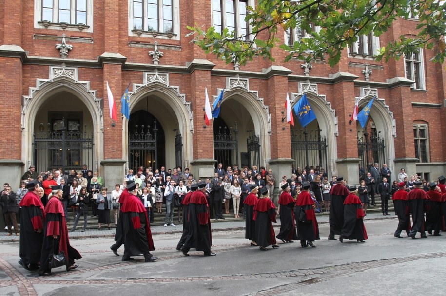 Orszak profesorów i rektorów UJ - Collegium Maius do Auditorium Maximum w Krakowie /Jacek Bednarczyk /PAP