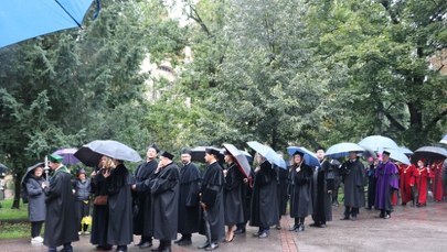 Orszak profesorski przeszedł ulicami Krakowa. ZDJĘCIA