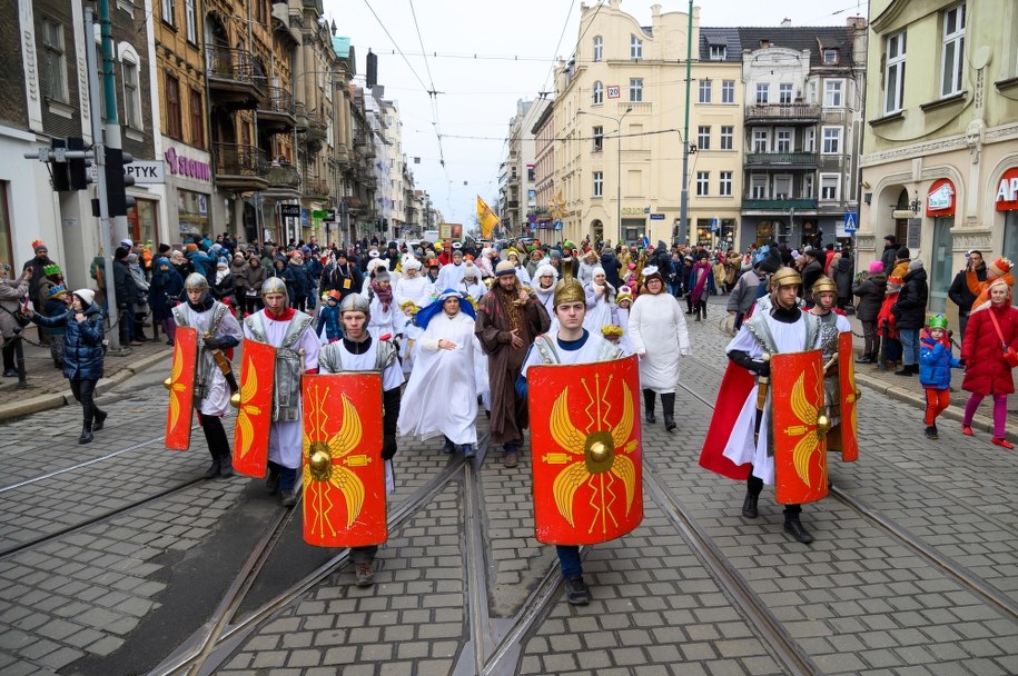 Orszak Trzech Króli na ulicach Poznania /	Jakub Kaczmarczyk   /PAP