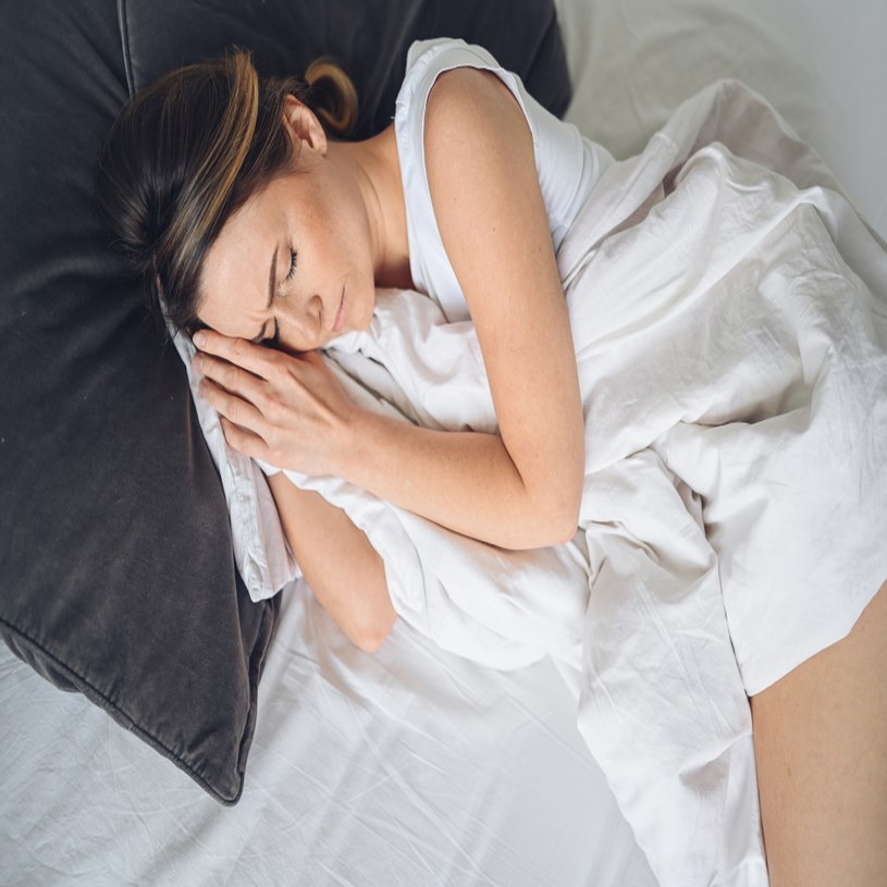 Ortosomnia to nowe zaburzenie snu i coraz powszechniejsze. Takie są jego objawy /123RF/PICSEL