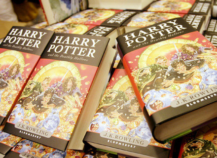 Oryginalna okładka książki "Harry Potter i Insygnia Śmierci" /AFP