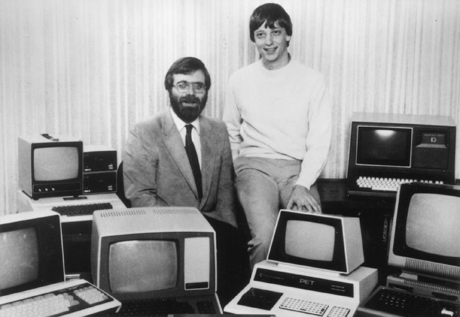 Oryginalne zdjęcie z 1981 roku - wtedy Gates i Allen zaczęli sprzedawać licencję na MS DOS /materiały prasowe