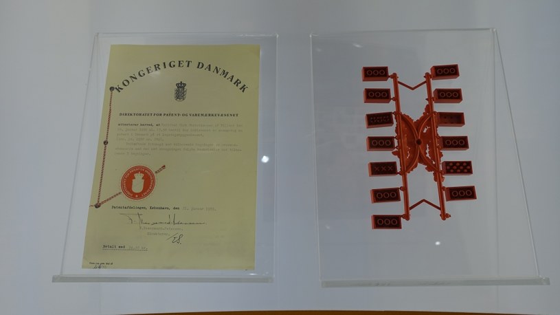 Oryginalny patent na klocki LEGO i testowe wzory mocowań /Adam Wieczorek /INTERIA.PL