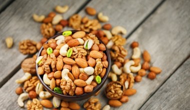 Orzechy w diecie psa: które są bezpieczne, a których unikać?
