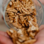 Orzechy włoskie są gorzkie? Prosty, cukierniczy trik i szybko pozbędziesz się nieprzyjemnego smaku