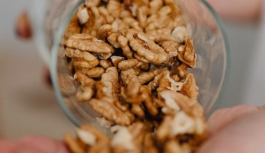 Orzechy włoskie są gorzkie? Prosty, cukierniczy trik i szybko pozbędziesz się nieprzyjemnego smaku