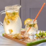 Orzeźwiająca lemoniada cytrynowa na upalne dni. Prosty przepis na idealny napój 