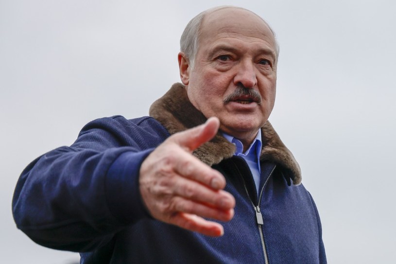 Osaczona sankcjami Białoruś stara się sprzedawać na Zachód meble. Na zdj. Alaksandr Łukaszenka /Sefa Karacan/Anadolu Agency /AFP