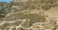 Osada wspólnoty z Chirbet Qumran, ufortyfikowana wieża - centralny punkt osiedla /Encyklopedia Internautica